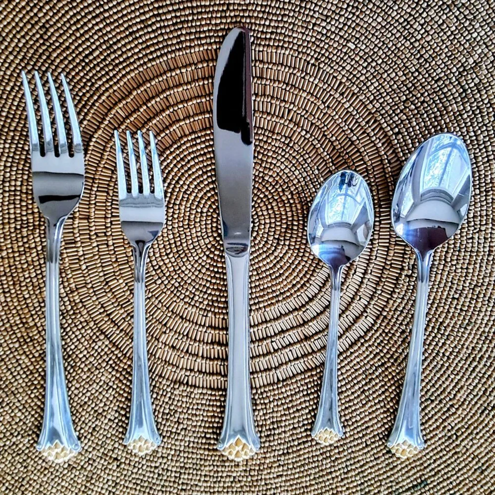 ***SALE***Oneida "Golden Virtue" SS Flatware, 20pc, Service for 4, Gold Tips - Picture 8 of 12